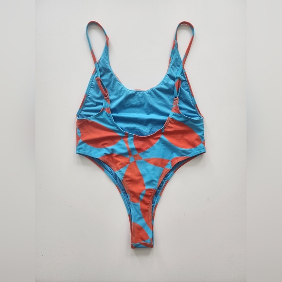 Fabletics Thong One Piece Swim Suit 🩱 - Picture 3 of 4